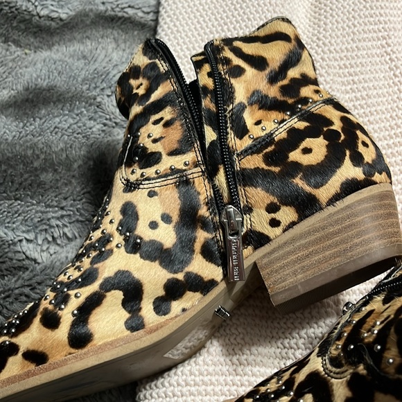EUC Gianni Bini 8M Cowhair Leopard Western Booties 🔥🔥🔥 - Picture 2 of 3